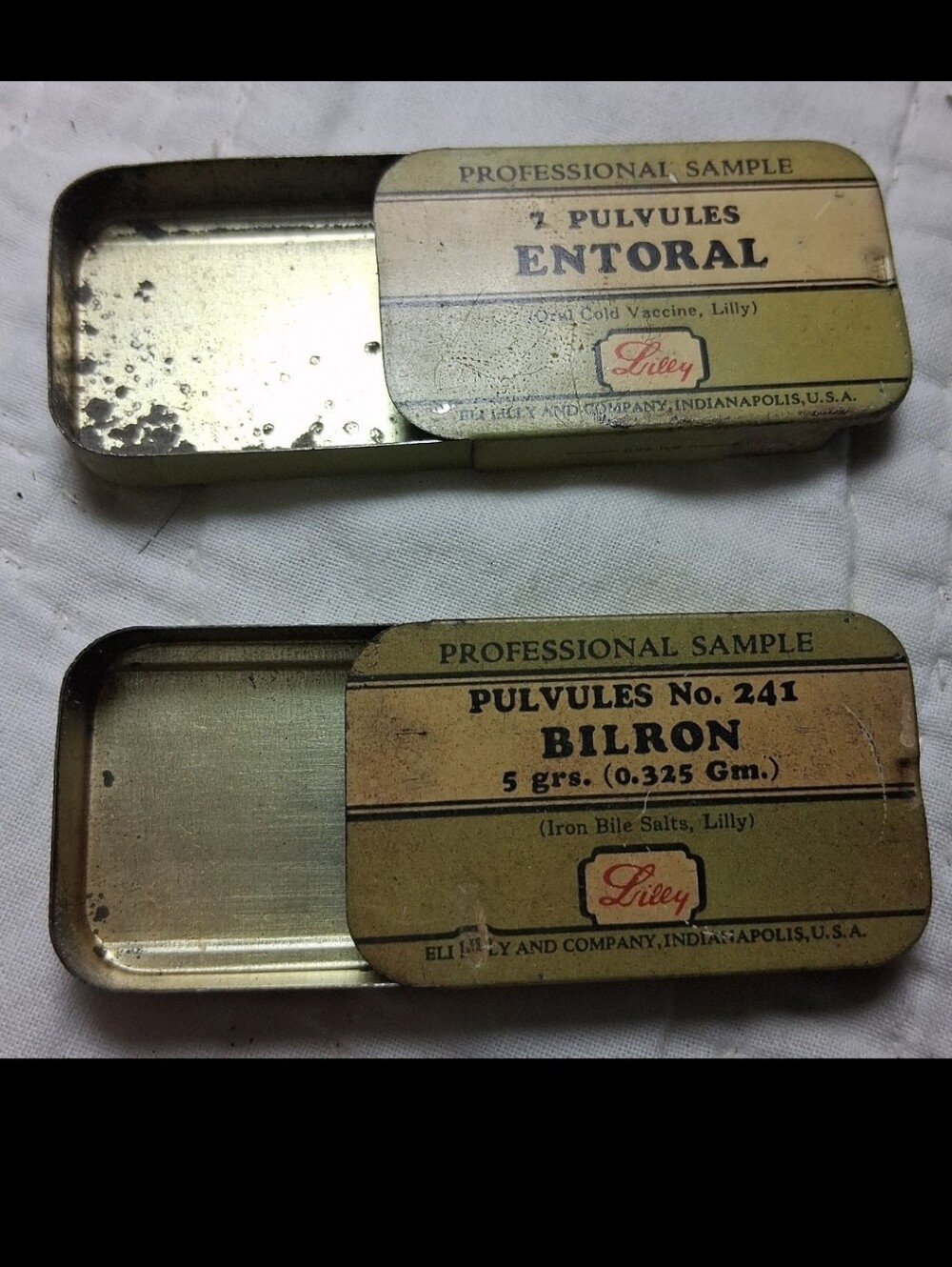 Vintage Metal Sample Containers - Picture 6 of 7